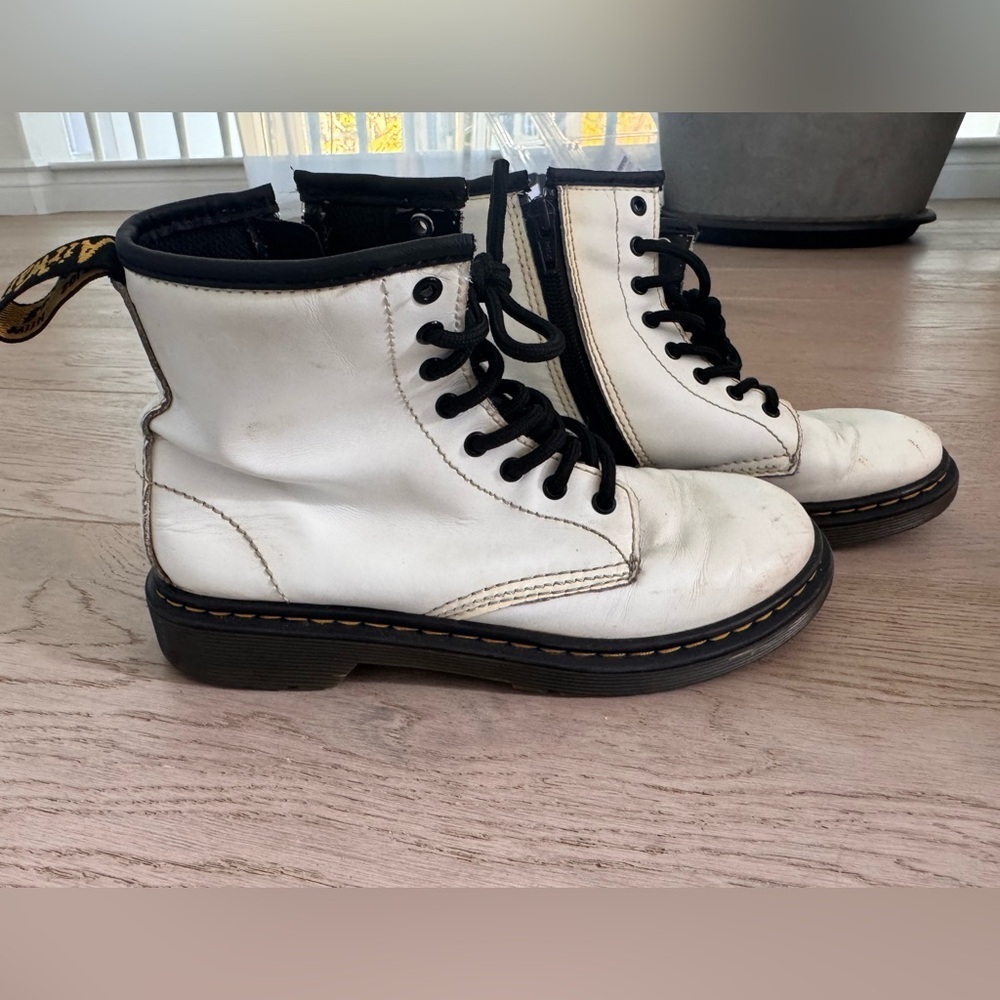 Dr. Martens kids 1460 boots size US 3